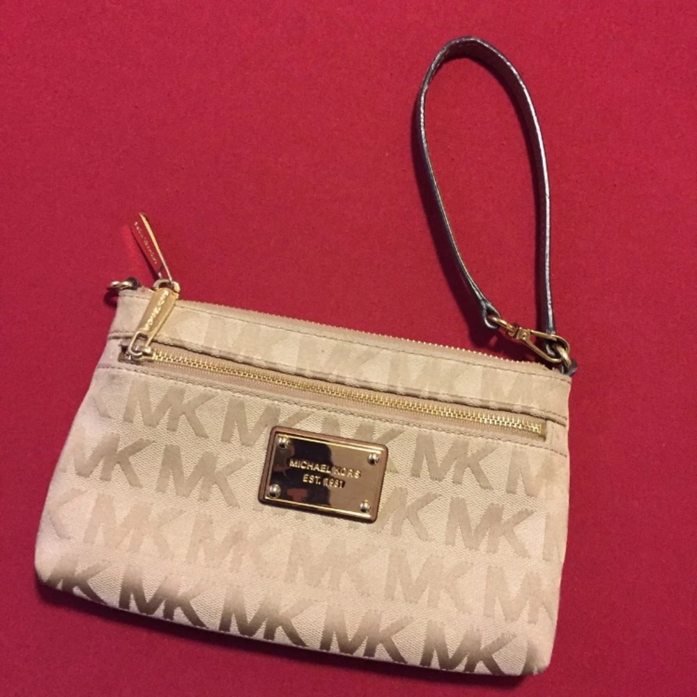 Michael Kors Large Wristlet purse